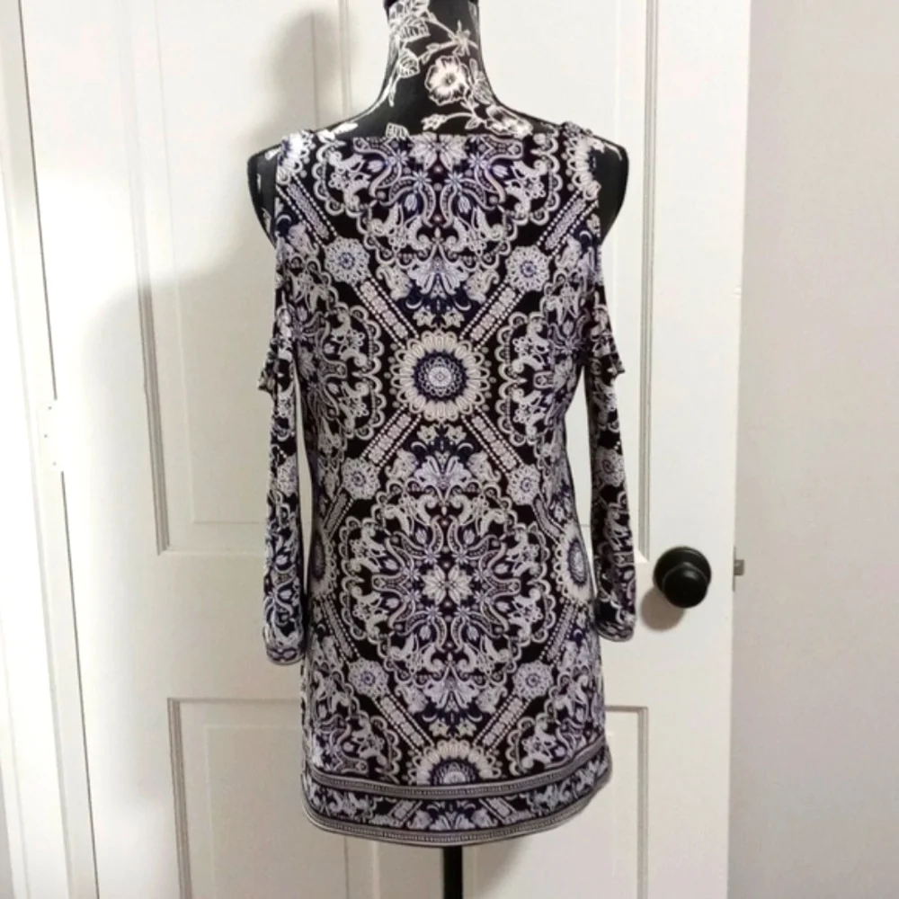 🖤White House Black Market🖤 - Black/Gray/Blue Paisley Cold Shoulder Tunic Top